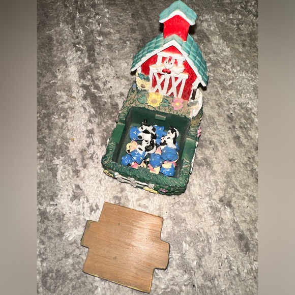 Vintage Tic Tac Toe Barn with Barn Animals! 10 Pieces Cows & Pigs - Picture 4 of 14